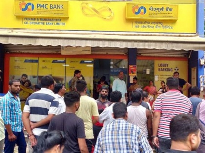 Death of an elderly account holder of PMC bank, 5 dead so far, protest outside RBI | पीएमसी बैंक के एक बुजुर्ग खाताधारक की मौत, अब तक 5 मरे, RBI के बाहर प्रदर्शन