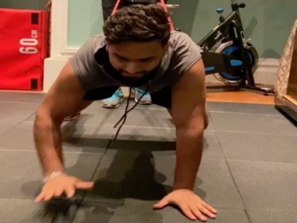 Rishabh pant practicing and exercise video shared by him video viral | कप्तान बनते ही टीम को खिताब दिलाने की तैयारियों में जुटे ऋषभ पंत, जिम में खूब बहा रहे पसीना, वीडियो वायरल