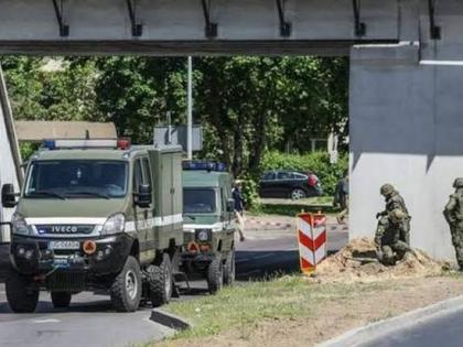 Second World War bomb explodes in Poland, two soldiers died | पोलैंड में द्वितीय विश्व युद्ध के समय का बम फटा, दौ सैनिकों की मौत Second World War bomb explodes in Poland, two soldiers died | पोलैंड में द्वितीय विश्व युद्ध के समय का बम फटा, दौ सैनिकों की मौत