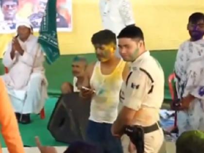 Bihar police Constable danced during Holi was removed from duty he had danced on instructions of Tej Pratap Yadav | Bihar: होली के दौरान ठुमके लगाने वाला सिपाही ड्यूटी से हटा, तेज प्रताप यादव के कहने पर किया था डांस