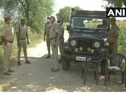 hathras gang rape: Restriction on the entry of media into village will stay till SIT completes its probe there says police | हाथरस रेप कांडः पुलिस ने कहा- जब तक SIT काम कर रही है तब तक मीडिया को गांव में जाने की अनुमति नहीं 