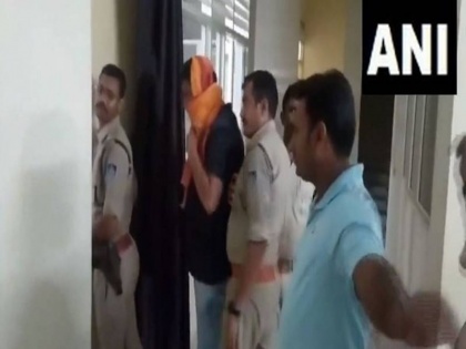 Police detained accused Pravesh Shukla mp urine case preparing to impose NSA SC/ST Act | मध्य प्रदेश पेशाब मामला: पुलिस ने आरोपी प्रवेश शुक्ला को हिरासत में लिया, SC/ST एक्ट के साथ NSA लगाने की तैयारी