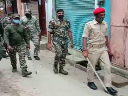 stone pelted on police in bihar during lockdown four police personnel injured | कोरोना पाबंदियों का पालन कराने पहुंची पुलिस पर उत्तेजित भीड़ ने कर दिया पथराव, चार पुलिसकर्मी घायल stone pelted on police in bihar during lockdown four police personnel injured | कोरोना पाबंदियों का पालन कराने पहुंची पुलिस पर उत्तेजित भीड़ ने कर दिया पथराव, चार पुलिसकर्मी घायल