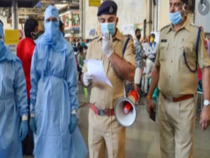 Maharashtra police officer affected Corona, 21 foreigners capturing the Tablighi Jamaat | महाराष्ट्र के एक पुलिस अधिकारी को भी हुआ कोरोना, तबलीगी जमात से जुड़े 21 विदेशियों को पकड़ने में निभाई थी अहम भूमिका