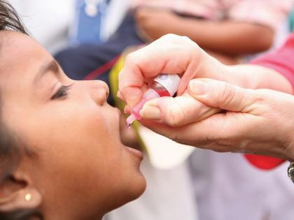 Maharashtra Yavatmal 12 Children given Sanitiser instead of polio Drops | महाराष्ट्र: लापरवाही का बड़ा मामला, 12 बच्चों को पोलियो ड्रॉप्स की जगह पिला दी सैनेटाइजर की दो बूंद! Maharashtra Yavatmal 12 Children given Sanitiser instead of polio Drops | महाराष्ट्र: लापरवाही का बड़ा मामला, 12 बच्चों को पोलियो ड्रॉप्स की जगह पिला दी सैनेटाइजर की दो बूंद!