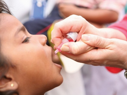 covid-19 vaccine: Researchers found genomic evidence to propose that the oral polio vaccine probably has been protecting young people from COVID-19 in India | क्या पोलियो वैक्सीन कोरोना के खिलाफ असरदार है?, वैज्ञानिकों ने कहा-भारत में पोलियो टीके ने युवाओं को कोविड-19 से बचाया