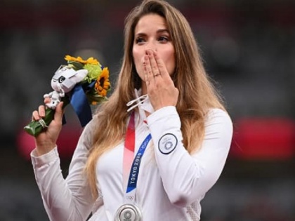 Poland javelin thrower decides to auction her Tokyo Olympics silver medal for baby's heart surgery | टोक्यो ओलंपिक में जीता था रजत पदक, अब 8 माह के बच्चे की हार्ट सर्जरी के लिए मेडल की नीलामी का फैसला