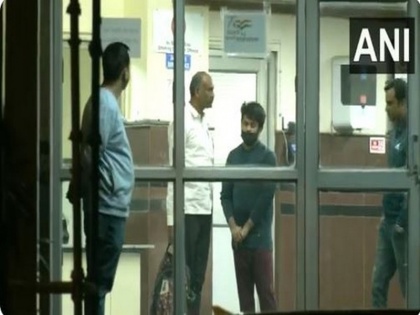 Shraddha murder case Aftab poonawala brought to FSL Rohini for polygraph test narco | श्रद्धा मर्डर केस: आफताब को पॉलीग्राफ टेस्ट के लिए FSL दफ्तर लाया गया, इसके बाद होगा नार्को टेस्ट
