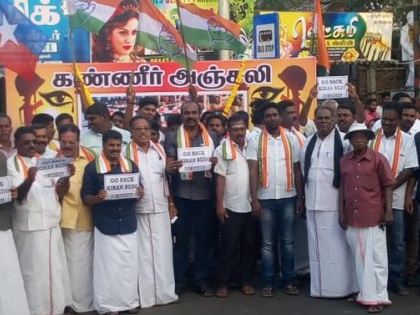 Puducherry CM Narayanasamy staged protest against LT Kiran Bedi, letter written to Center | पुदुच्चेरी CM नारायणसामी का LG किरण बेदी के खिलाफ धरना जारी, केन्द्र को लिखा पत्र