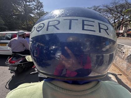 When Ola, Uber were not available, a Bangalore passenger used the Porter app to get himself to the office, people called him 'genius' | ओला, उबर के न आने पर बेंगलुरु के एक यात्री ने पोर्टर ऐप का इस्तेमाल कर खुद को ऑफिस पहुंचाया, लोगों ने कहा- 'जीनियस' When Ola, Uber were not available, a Bangalore passenger used the Porter app to get himself to the office, people called him 'genius' | ओला, उबर के न आने पर बेंगलुरु के एक यात्री ने पोर्टर ऐप का इस्तेमाल कर खुद को ऑफिस पहुंचाया, लोगों ने कहा- 'जीनियस'