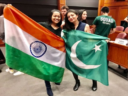 Indian student's post on LinkedIn about Pakistani friend goes viral | भारतीय छात्रा ने पाकिस्तानी दोस्त के बारे में लिंक्डइन पर लिखी पोस्ट, देखते ही देखते वायरल हो गई