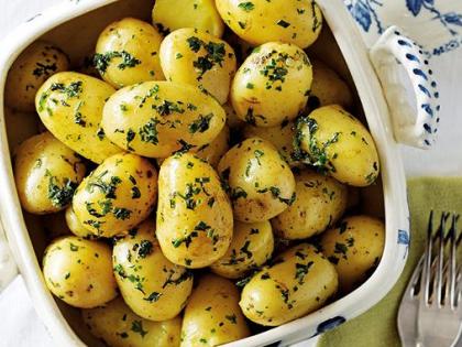 Healthy diet tips: health benefits and side effects of potato in Hindi, eating to much potato can cause bloating, weight gain, diarrhea, inflammation, diabetes and blood pressure | Diet tips: इन 5 तरह के लोगों को नहीं खाना चाहिए आलू, बढ़ जाएगा डायबिटीज, बीपी, सूजन, डायरिया जैसे 8 रोगों का खतरा Healthy diet tips: health benefits and side effects of potato in Hindi, eating to much potato can cause bloating, weight gain, diarrhea, inflammation, diabetes and blood pressure | Diet tips: इन 5 तरह के लोगों को नहीं खाना चाहिए आलू, बढ़ जाएगा डायबिटीज, बीपी, सूजन, डायरिया जैसे 8 रोगों का खतरा