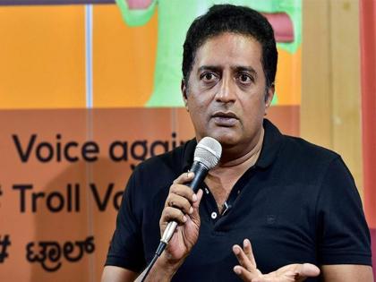Actor Prakash Raj slams Government For Delhi Violence On Citizenship Amendment Act | दिल्ली में हो रही हिंसा पर फूटा प्रकाश राज का गुस्सा, कहा- समाज के रूप में हम क्या बन रहे हैं, सत्ता में बैठे लोगों को...