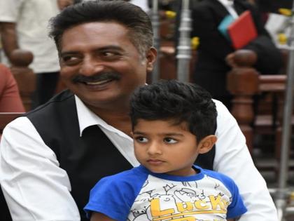 prakash raj TWEET WRONG INFORMATION ABOUT Coronavirus VIRAL ON SOCIAL MEDIA | Coronavirus से बचने के लिए प्रकाश राज ने लोगों को दी गलत सलाह, फिर ऐसे मांगी माफी