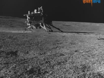 Chandrayaan 3 Rover Findings rover rotated in search safe route Lander Imager Camera feels though child is playfully frolicking Chandamama see video | Chandrayaan 3 Rover Findings: रोवर 'प्रज्ञान' ने फिर से ली तस्वीरें, चंद्र क्षेत्र में सल्फर की मौजूदगी की पुष्टि, देखें वीडियो