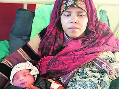 delhi violence in karawal nagar a Pregnant woman assaulted at home delivers baby | दिल्ली हिंसा: दंगाइयों ने गर्भवती के पेट में मारी लात, फिर भी हुआ स्वस्थ बच्चे का जन्म, लोग कह रहे ‘चमत्कारी बच्चा’