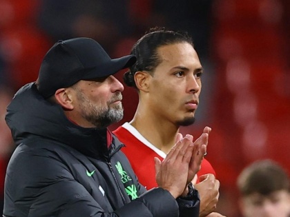 Premier League Van Dijk slams Manchester United’s caution after Liverpool draw Arsenal and Liverpool did wonders, after playing 17-17 matches in the season, they were at first and second position with 39 and 38 points | Premier League: आर्सेनल और लिवरपूल ने किया कमाल, सत्र में 17-17 मैच खेलकर 39 और 38 अंक के साथ पहले और दूसरे पायदान पर, मैनचेस्टर यूनाइटेड बेदम