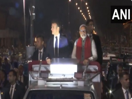 WATCH: PM Modi and French President Emmanuel Macron hold roadshow in Rajasthan's Jaipur | WATCH: पीएम मोदी और फ्रांस के राष्ट्रपति इमैनुएल मैक्रॉन ने राजस्थान के जयपुर में रोड शो किया