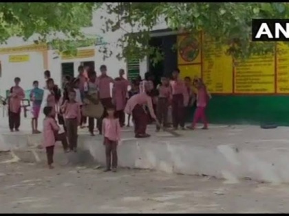 Uttar Pradesh: Iqbal's prayer sung in primary school, headmaster suspended on VHP complaint | उत्तर प्रदेशः सरकारी स्कूल में कराई जाती थी इकबाल की लिखी प्रार्थना, वीएचपी की शिकायत पर हेडमास्टर सस्पेंड