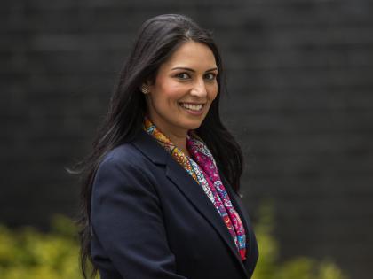Priti Patel appointed Britain’s first Indian-origin Home Secretary | प्रीति पटेल बनीं ब्रिटेन की पहली भारतीय मूल की गृह मंत्री, पीएम मोदी की हैं प्रशंसक Priti Patel appointed Britain’s first Indian-origin Home Secretary | प्रीति पटेल बनीं ब्रिटेन की पहली भारतीय मूल की गृह मंत्री, पीएम मोदी की हैं प्रशंसक