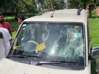 Bengal Bandh Live TMC workers attacked BJP leader Priyangu Pandey threw bombs fired on the vehicle two injured | Bengal Bandh Live: TMC कार्यकर्ताओं ने बीजेपी नेता पर किया हमला, फेंका बम, गाड़ी पर फायरिंग; दो घायल Bengal Bandh Live TMC workers attacked BJP leader Priyangu Pandey threw bombs fired on the vehicle two injured | Bengal Bandh Live: TMC कार्यकर्ताओं ने बीजेपी नेता पर किया हमला, फेंका बम, गाड़ी पर फायरिंग; दो घायल