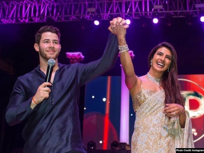 Priyanka Chopra change her name after a Nick Jonas Wedding on social media | हर लड़की की तरह शादी के बाद प्रियंका चोपड़ा ने भी बदला अपना नाम, वायरल हुआ देसी गर्ल का नया नाम