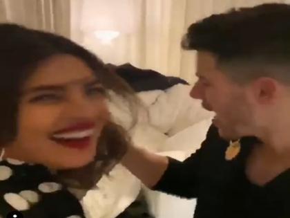 Priyanka Chopra celebrates Valentine Day with Nick Jonas dances video viral on social media | Valentine Day पर पति निक जोनास के साथ जमकर झूमीं प्रियंका चोपड़ा, वीडियो वायरल