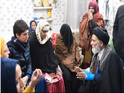 CAA Protest: Priyanka Gandhi met people affected by police action in UP Says, where there will be injustice, we will stand there | CAA Protest: मुजफ्फरनगर में मौलाना असद के परिवार से मिलीं प्रियंका गांधी, कहा- अभी भी पुलिस हिरासत में हैं बेकसूर