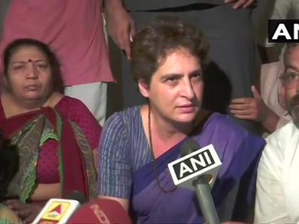 sonbhadra genocide: Priyanka Gandhi Spends Night In UP's Mirzapur says will not go back | रातभर चुनार गेस्ट हाउस में रहीं प्रियंका गांधी, कहा-पीड़ितों से मिले बिना नहीं जाउंगी वापस