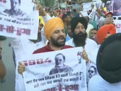 Punjab: Posters against Sam Pitroda remarks on 1984 riots,"Hua toh Hua" in Priyanka Gandhi Road Show | पंजाब: प्रियंका गांधी के रोड शो में सिखों का विरोध प्रदर्शन, सैम पित्रोदा के 'हुआ तो हुआ' बयान पर घेरा