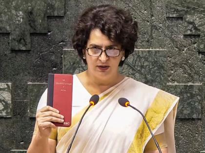 Priyanka Gandhi Vadra takes oath: संविधान की प्रति हाथ में लेकर प्रियंका गांधी वाड्रा ने ली शपथ?, संसद में गांधी-नेहरू परिवार के 3 सदस्य, देखें वीडियो