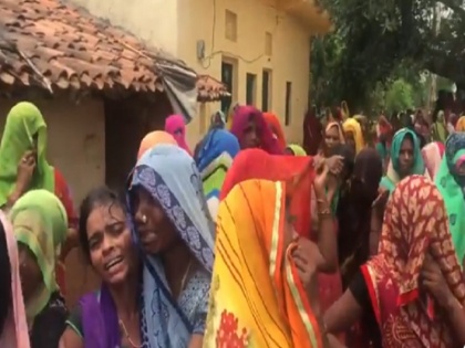 priyanka gandhi share sonbhadra victims video and ask emotional question | प्रियंका गांधी ने ट्विटर पर शेयर किया सोनभद्र पीड़ित परिवारों का दर्द, पूछा- क्या इन आँसुओं को पोंछना अपराध है?