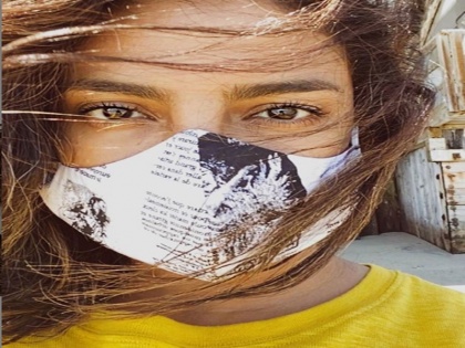 Priyanka Chopra shares a mask clad Photo as she steps out for the first time in 2 months | दो महीने बाद घर से बाहर निकलीं प्रियंका चोपड़ा, तस्वीर शेयर कर कही यह बात