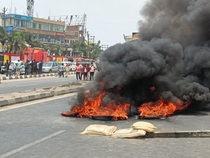 Youth commits self-immolation in Rohtak in protest against 'Agneepath Scheme | 'अग्निपथ योजना' के विरोध में रोहतक में युवक ने किया आत्मदाह, पलवल में डीसी आवास पर हुई पत्थरबाजी, पुलिस ने चलाई गोलियां
