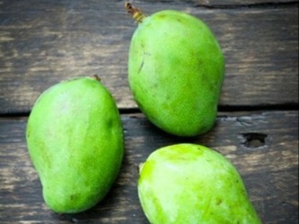Summer Health Tips: Healthy food in summer season, Benefits of eating raw mango in summer season | गर्मियों में कच्चा आम (कैरी) खाने के ये 10 फायदे जरूर जानें, इस मौसम बीमार नहीं पड़ेंगे आप