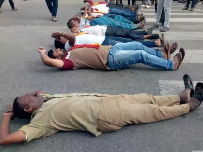 Karnataka Bandh News imposed under Section 144 Bengaluru police see pice video pro-Kannada organizations Kurubur Shantakumar met CM Siddaramaiah | Karnataka Bandh News: कन्नड़ समर्थक संगठनों और किसान संघ के नेता शांताकुमार ने सीएम सिद्धारमैया से की मुलाकात, बंद से जन-जीवन प्रभावित Karnataka Bandh News imposed under Section 144 Bengaluru police see pice video pro-Kannada organizations Kurubur Shantakumar met CM Siddaramaiah | Karnataka Bandh News: कन्नड़ समर्थक संगठनों और किसान संघ के नेता शांताकुमार ने सीएम सिद्धारमैया से की मुलाकात, बंद से जन-जीवन प्रभावित