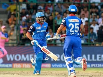 delhi capitals opner prithvi shaw flop show scored just 21 runs in last 5 matches | IPL 2020: पृथ्वी शॉ का फ्लॉप शो जारी, पिछले 5 मैच में सिर्फ 21 रन, फिर भी लगातार मिल रहे हैं मौके