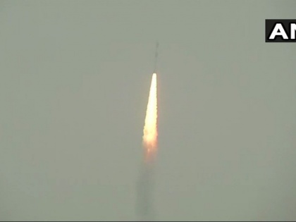 ISRO launches HysIS and 30 other satellites on PSLV-C43 from Sriharikota | इसरो ने सफलतापूर्वक लॉन्च किया पीएसएलवी-सी43, अंतरिक्ष में भारत को मिलेगी मजबूती