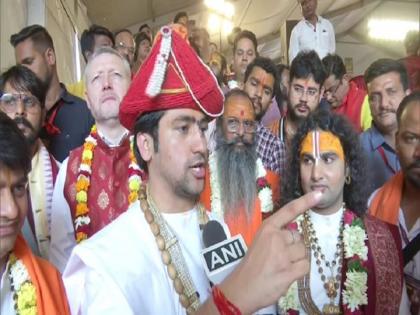 Bageshwar Dham chief Pandit Dhirendra Shastri adamant on making India a 'Hindu nation', once again said - India will become a Hindu nation | भारत को 'हिन्दू राष्ट्र' बनाने पर अड़े बागेश्वर धाम प्रमुख पंडित धीरेंद्र शास्त्री, फिर बोले- भारत बनेगा हिन्दू राष्ट्र Bageshwar Dham chief Pandit Dhirendra Shastri adamant on making India a 'Hindu nation', once again said - India will become a Hindu nation | भारत को 'हिन्दू राष्ट्र' बनाने पर अड़े बागेश्वर धाम प्रमुख पंडित धीरेंद्र शास्त्री, फिर बोले- भारत बनेगा हिन्दू राष्ट्र