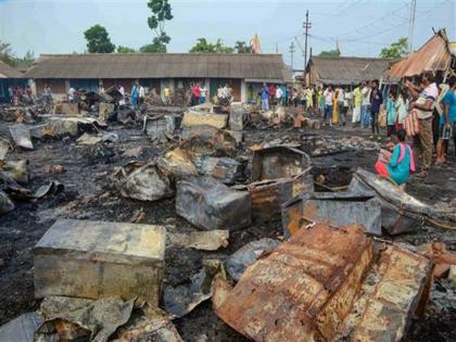 More than 100 shops gutted in a Howrah market fire Traders had stocked more goods | हावड़ा के एक बाजार में आग लगने से 100 से अधिक दुकानें जलकर खाक; ईद में व्यापारियों ने अधिक माल स्टाक किया था, लाखों का नुकसान More than 100 shops gutted in a Howrah market fire Traders had stocked more goods | हावड़ा के एक बाजार में आग लगने से 100 से अधिक दुकानें जलकर खाक; ईद में व्यापारियों ने अधिक माल स्टाक किया था, लाखों का नुकसान