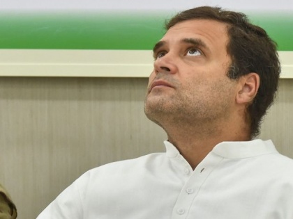 lok sabha election 2019 Rahul Gandhi Meets 2 Congress Envoys, Says Find My Replacement: Sources | कांग्रेस में अंदरूनी उठापटक तेज, राहुल गांधी अध्यक्ष पद से इस्तीफा देने पर अड़े, बैठक का दौर जारी