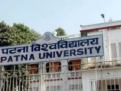 Bomb, gunpowder, liquor bottles with pistols found in Patna University hostels, police sealed | पटना विश्वविद्यालय के हॉस्टलों में मिले बम, बारूद, पिस्टल के साथ शराब की बोतलें, पुलिस ने किया सील