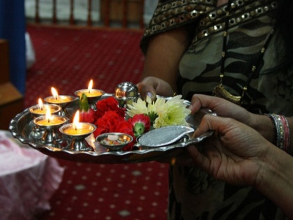 Vat Savitri Vrat 2018: Importance, significance, benefits of vat savitri vrat, know puja vidhi | वट सावित्री व्रत 2018 (बड़मावस): सुहागिनें करती हैं व्रत, चढ़ता है 'चने' का प्रसाद, जानें पूजा विधि