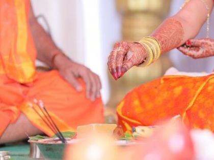 bihar motihari strictly forbidden Brahmins perform Puja caught punished Villagers put up board in Tikuliya village and wrote | ब्राह्मणों से पूजा कराना सख्त मना, पकड़े जाने पर दंड के भागी?, टिकुलिया गांव में बोर्ड लगाकर ग्रामीणों ने लिखा