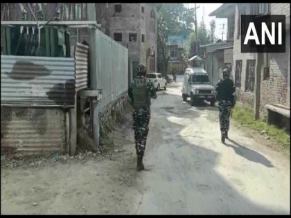 Jammu and Kashmir Terrorist killed in Shopian encounter JK police personnel martyred CRPF jawan injured Naka party attack in Pulwama  | Jammu and Kashmir: शोपियां मुठभेड़ में आतंकी ढेर, पुलवामा में नाका पार्टी पर हमला, जवान शहीद और सीआरपीएफ जवान घायल