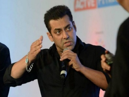 Pulwama terror attack Salman Khan to replace singer Atif Aslam's song from his upcoming film Notebook | पुलवामा आतंकी हमला: सलमान खान ने अपनी फिल्म से रिप्लेस किया इस पाकिस्तानी सिंगर का गाना