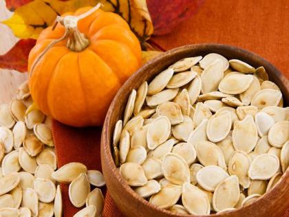 Pumpkin seeds can boost health in 6 ways; know all the benefits, nutrition and uses | 6 तरीकों से स्वास्थ्य को बढ़ावा देते हैं कद्दू के बीज, जानिए इसके लाभ, न्यूट्रीशन और उपयोग के बारे में