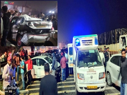 Pune road accident Uncontrolled truck hit 30 vehicles 8 hospitalized | वीडियोः पुणे में पुल के ढलान पर अनियंत्रित हुआ ट्रक, एक बाद एक 30 वाहनों को मारी टक्कर, 8 अस्पताल में भर्ती