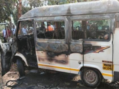 Pune Bus Fire 4 Killed Several Injured Minibus Catches Fire in Hinjewadi Area Some employees saved their lives by coming out see video | Pune Bus Fire: 4 लोग जिंदा जले, ट्रेंपो ट्रैवलर वाहन में आग?, कुछ कर्मचारी बाहर निकलकर बचाई जान, देखें वीडियो