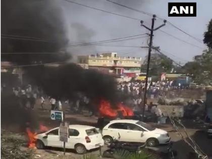 Bhima Koregaon Dalit Protesters Block Key Highway In Mumbai After Violence | भीमा कोरेगांवः 200 साल पुराने युद्ध के जश्न पर हिंसा, दलित समूहों ने किया महाराष्ट्र बंद का ऐलान
